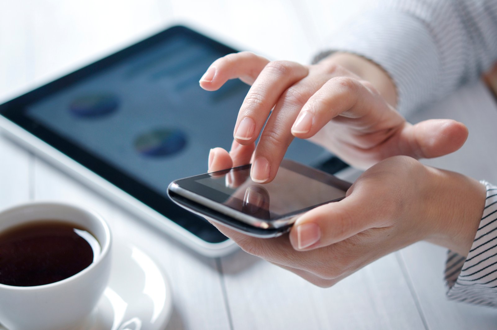 Business-Mobile-Phones-Technology-to-Improve-Your-Business